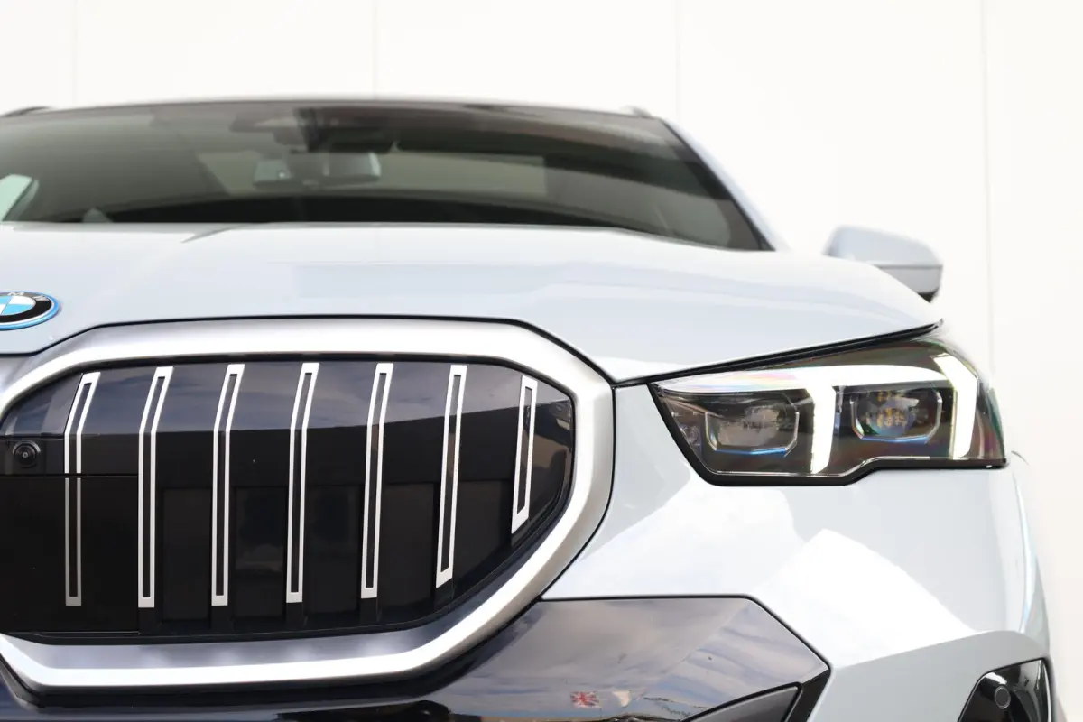 550e xDrive | SoH 100% | M-Sport Pakket | Panorama Dak | Trekhaak | Adaptief Onderstel Professional | Bowers & Wilkins | Parking Assistant Plus | Stuur & Stoel Verwarming |