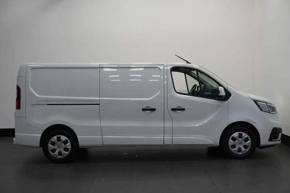 2.0 dCi 130PK L2 EURO 6 - Airco - Cruise - PDC - €21.950,- Excl.