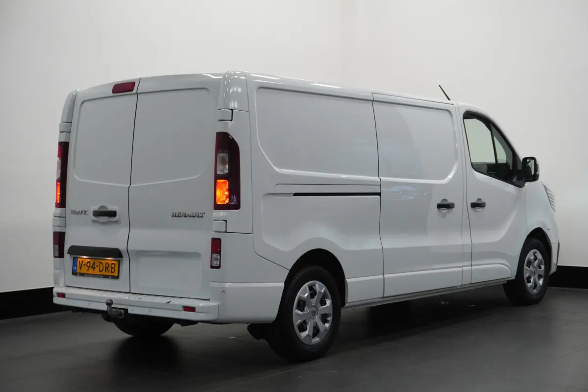 2.0 dCi 130PK L2 EURO 6 - Airco - Cruise - PDC - €21.950,- Excl.