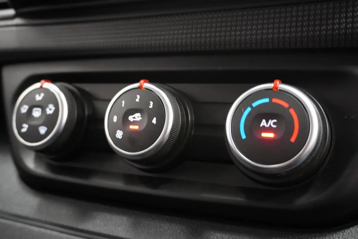 2.0 dCi 130PK L2 EURO 6 - Airco - Cruise - PDC - €21.950,- Excl.