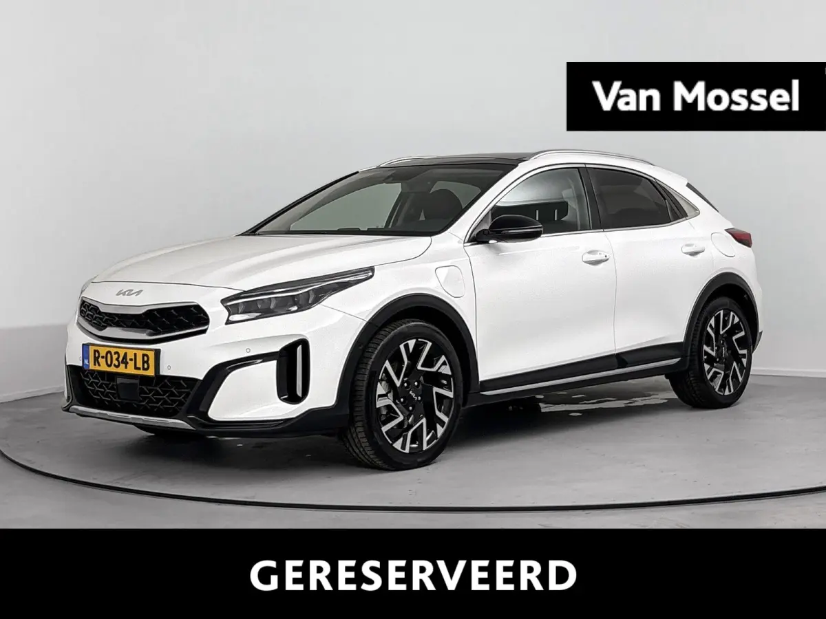 1.6 GDi PHEV ExecutiveLine Origineel Nederlands Voertuig | 94,6% SOH | Automaat | Trekhaak | Panorama en Schuif Kantel Dak | Parkeersensoren Voor en Achter | Achteruitrijcamera | Stoelverwar