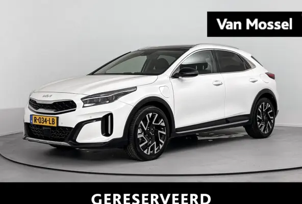 1.6 GDi PHEV ExecutiveLine Origineel Nederlands Voertuig | 94,6% SOH | Automaat | Trekhaak | Panorama en Schuif Kantel Dak | Parkeersensoren Voor en Achter | Achteruitrijcamera | Stoelverwar