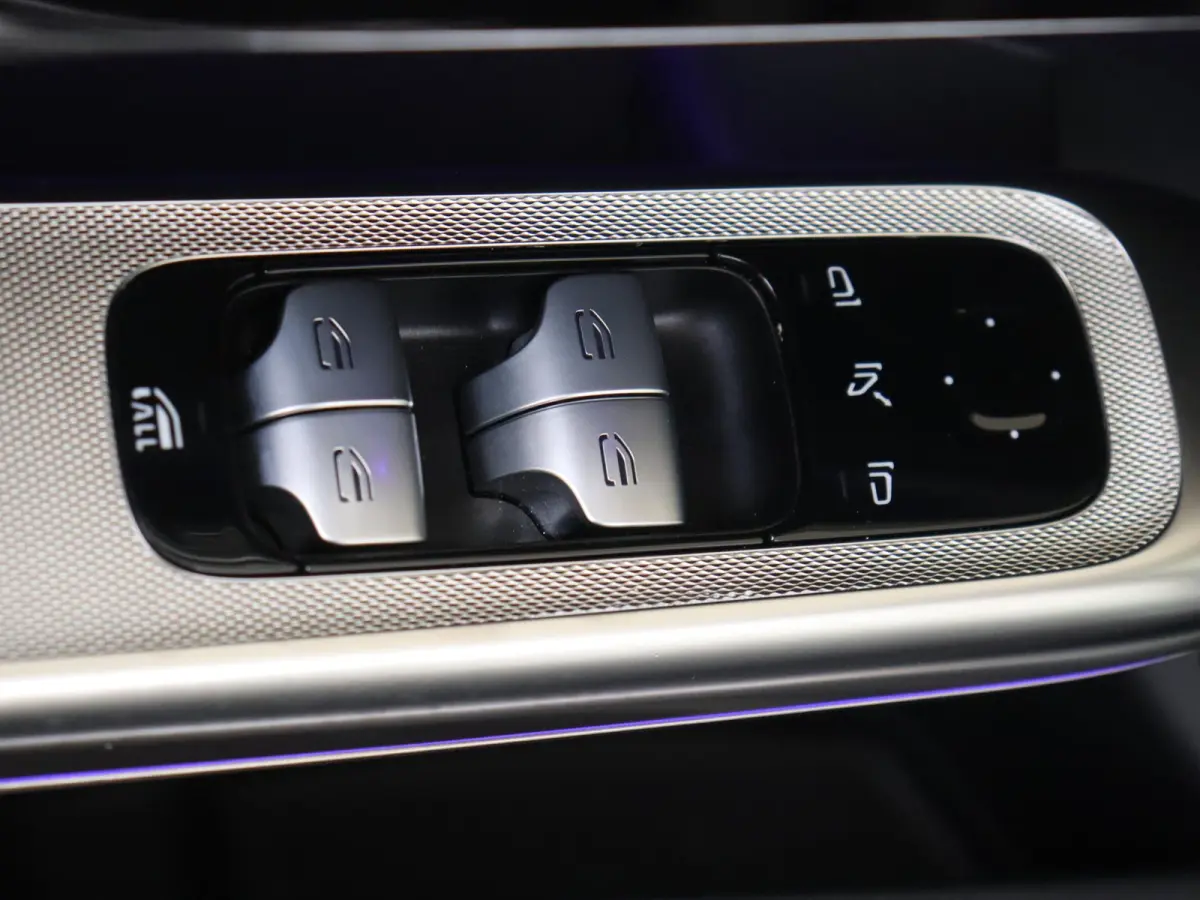 180 AMG Line / 20 inch/ Memory/ Sfeerverlichting/ AIRCAP/ AIRSCARF