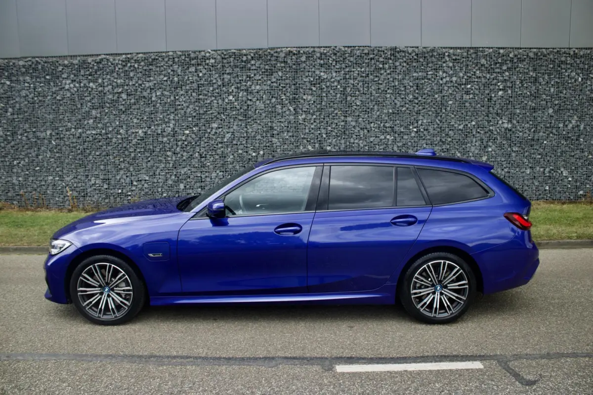 BMW 3-Serie 330e High Ex | M Sport - Laser - Pano - HUD - HK