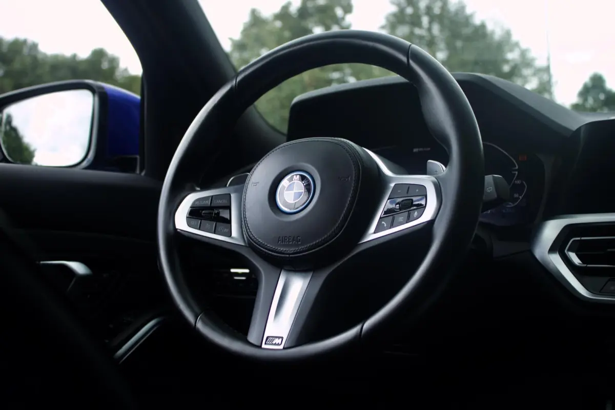 BMW 3-Serie 330e High Ex | M Sport - Laser - Pano - HUD - HK