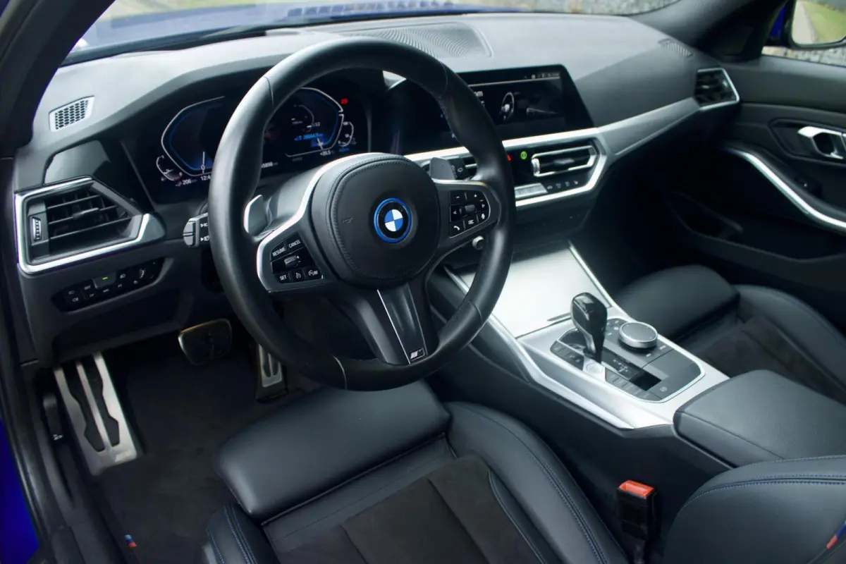 BMW 3-Serie 330e High Ex | M Sport - Laser - Pano - HUD - HK