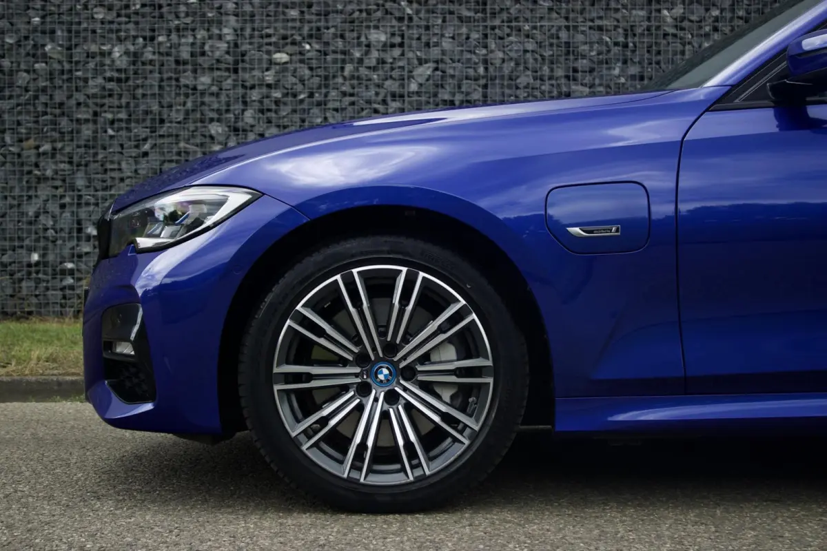 BMW 3-Serie 330e High Ex | M Sport - Laser - Pano - HUD - HK