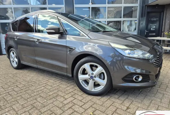 1.5 Titanium 7p. 1E EIGENAAR NAVI PDC 18" NAP