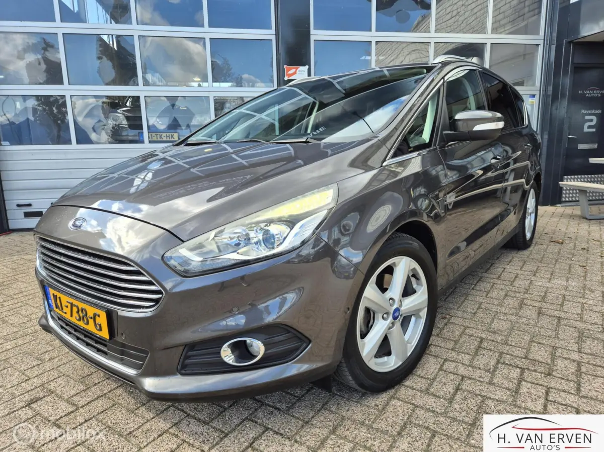 1.5 Titanium 7p. 1E EIGENAAR NAVI PDC 18" NAP