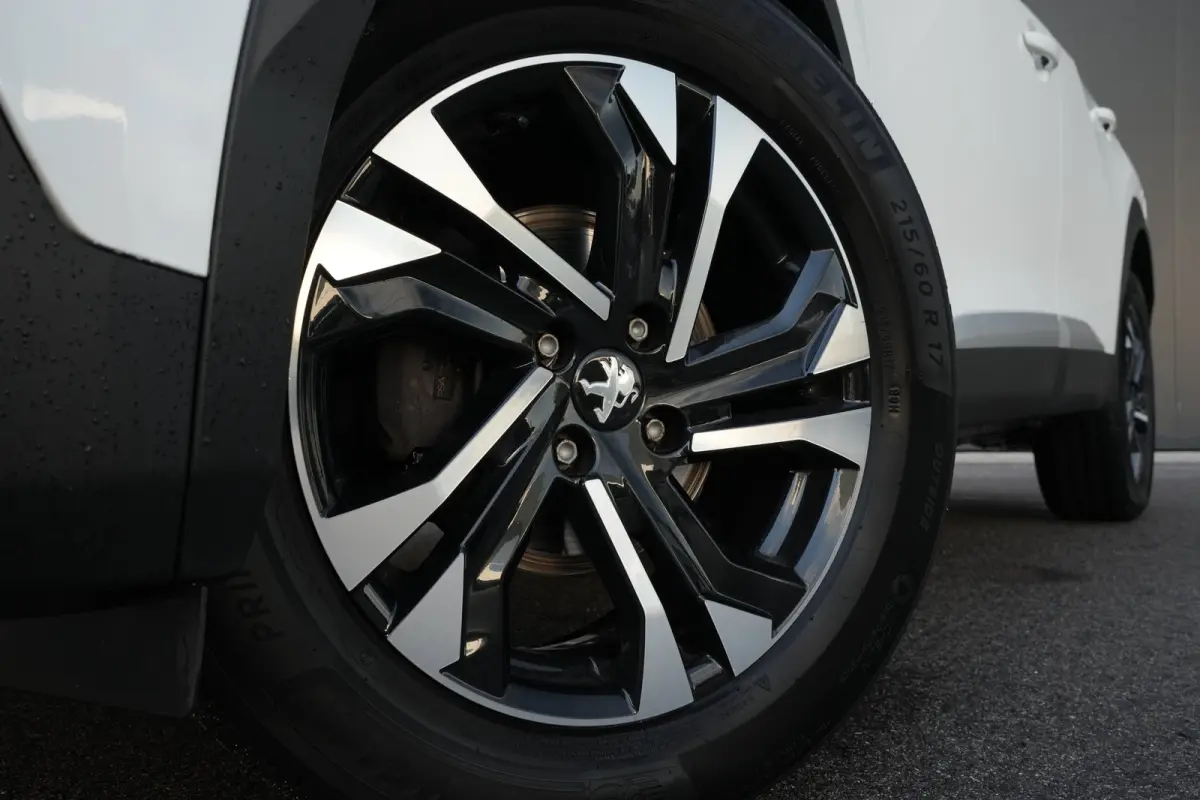 1.2 131pk PureTech Blue Lease Allure | 360 Camera | Carplay | Adaptive Cruise | 17" |