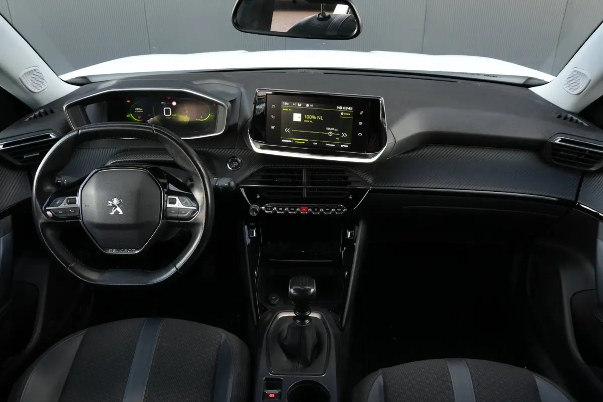 1.2 131pk PureTech Blue Lease Allure | 360 Camera | Carplay | Adaptive Cruise | 17" |