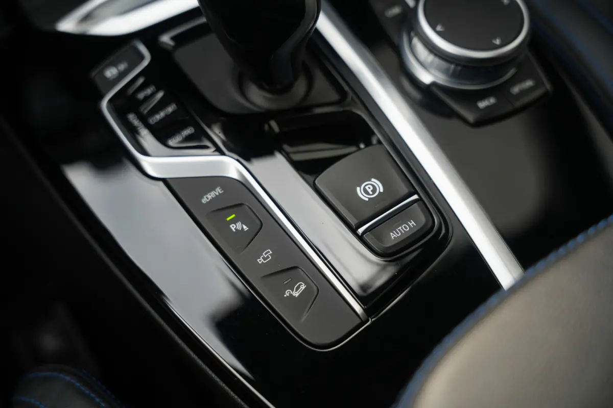 xDrive30e 292 pk High Executive M-Sportpakket / Pano-Dak/ Harman-Kardon/ Head-Up/ SuperSport-Stoel/ Keyless/ Camera/ Leder/ Stoel.Verw/ Memory/ Driving Assistant/ 20'' LMV