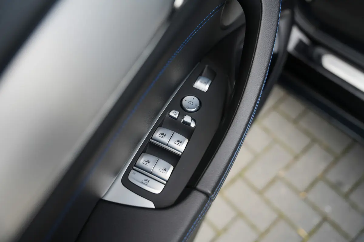 xDrive30e 292 pk High Executive M-Sportpakket / Pano-Dak/ Harman-Kardon/ Head-Up/ SuperSport-Stoel/ Keyless/ Camera/ Leder/ Stoel.Verw/ Memory/ Driving Assistant/ 20'' LMV