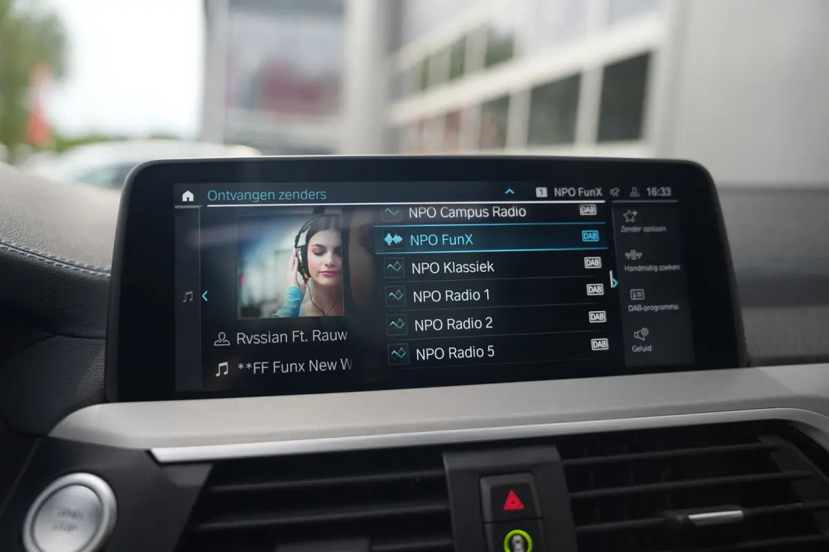 xDrive30e 292 pk High Executive M-Sportpakket / Pano-Dak/ Harman-Kardon/ Head-Up/ SuperSport-Stoel/ Keyless/ Camera/ Leder/ Stoel.Verw/ Memory/ Driving Assistant/ 20'' LMV