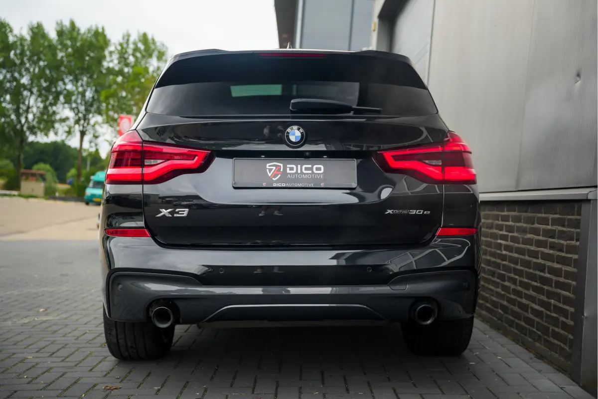 xDrive30e 292 pk High Executive M-Sportpakket / Pano-Dak/ Harman-Kardon/ Head-Up/ SuperSport-Stoel/ Keyless/ Camera/ Leder/ Stoel.Verw/ Memory/ Driving Assistant/ 20'' LMV