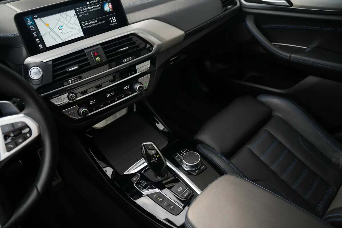 xDrive30e 292 pk High Executive M-Sportpakket / Pano-Dak/ Harman-Kardon/ Head-Up/ SuperSport-Stoel/ Keyless/ Camera/ Leder/ Stoel.Verw/ Memory/ Driving Assistant/ 20'' LMV