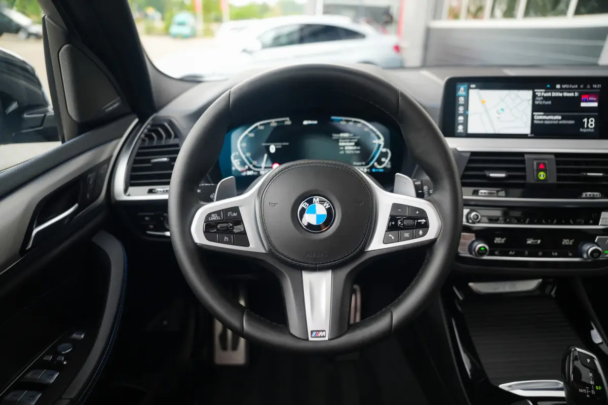 xDrive30e 292 pk High Executive M-Sportpakket / Pano-Dak/ Harman-Kardon/ Head-Up/ SuperSport-Stoel/ Keyless/ Camera/ Leder/ Stoel.Verw/ Memory/ Driving Assistant/ 20'' LMV