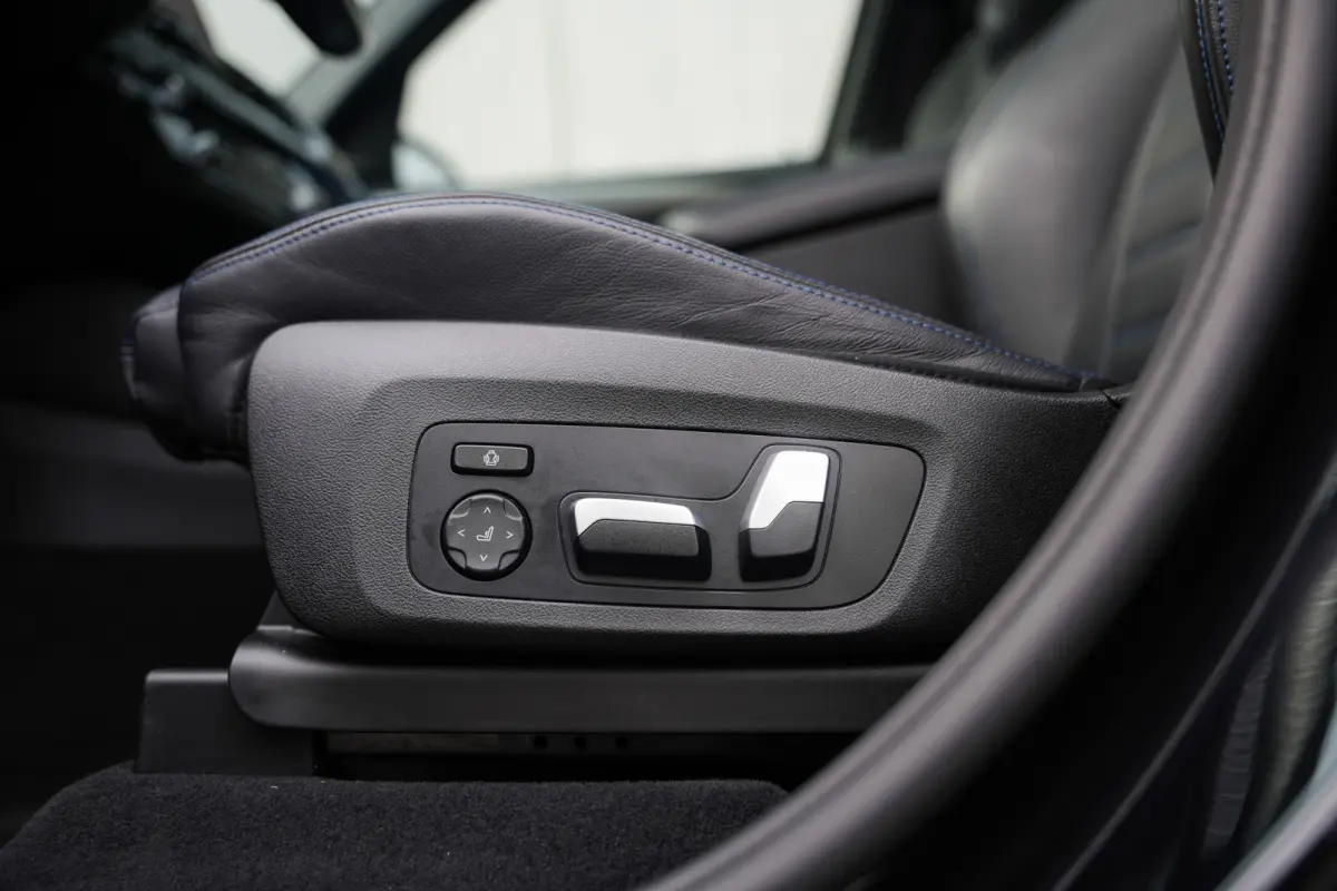 xDrive30e 292 pk High Executive M-Sportpakket / Pano-Dak/ Harman-Kardon/ Head-Up/ SuperSport-Stoel/ Keyless/ Camera/ Leder/ Stoel.Verw/ Memory/ Driving Assistant/ 20'' LMV