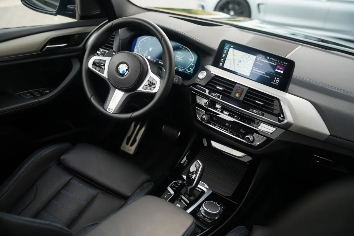 xDrive30e 292 pk High Executive M-Sportpakket / Pano-Dak/ Harman-Kardon/ Head-Up/ SuperSport-Stoel/ Keyless/ Camera/ Leder/ Stoel.Verw/ Memory/ Driving Assistant/ 20'' LMV