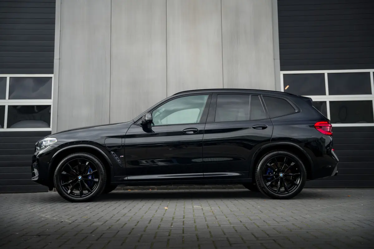 xDrive30e 292 pk High Executive M-Sportpakket / Pano-Dak/ Harman-Kardon/ Head-Up/ SuperSport-Stoel/ Keyless/ Camera/ Leder/ Stoel.Verw/ Memory/ Driving Assistant/ 20'' LMV