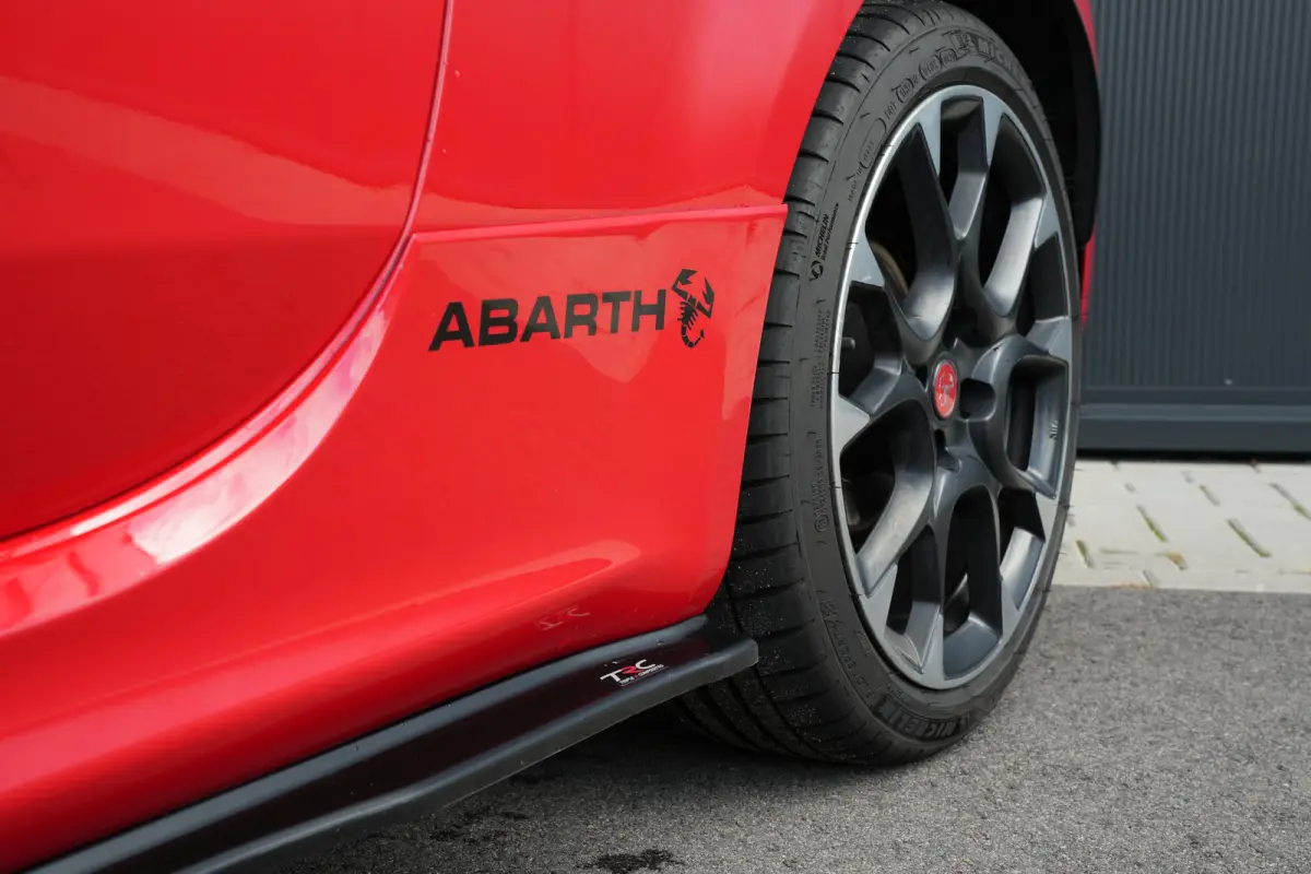 Abarth 595 145pk 1.4 T-Jet | Beats premium soundsysteem | Carbon delen | Carbonafwerking interieur