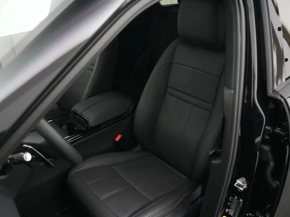 1.5 P270e PHEV Business Dynamic Edition | Cold Climate Pack | Black Exterior Pack | Elektrische Trekhaak |