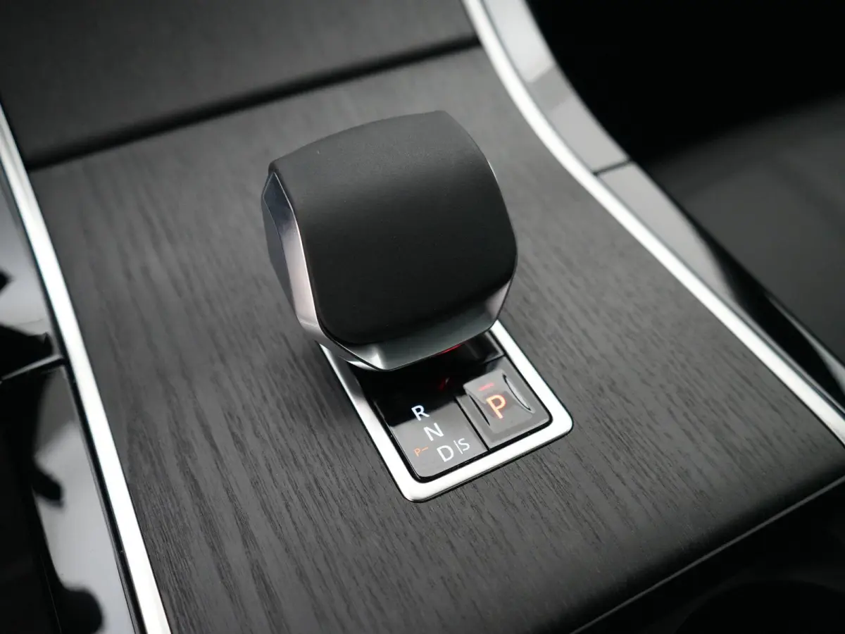 1.5 P270e PHEV Business Dynamic Edition | Cold Climate Pack | Black Exterior Pack | Elektrische Trekhaak |