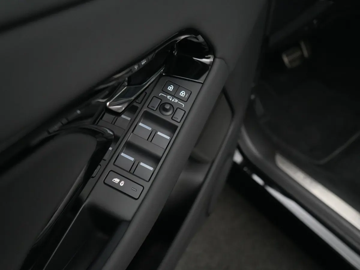 1.5 P270e PHEV Business Dynamic Edition | Cold Climate Pack | Black Exterior Pack | Elektrische Trekhaak |