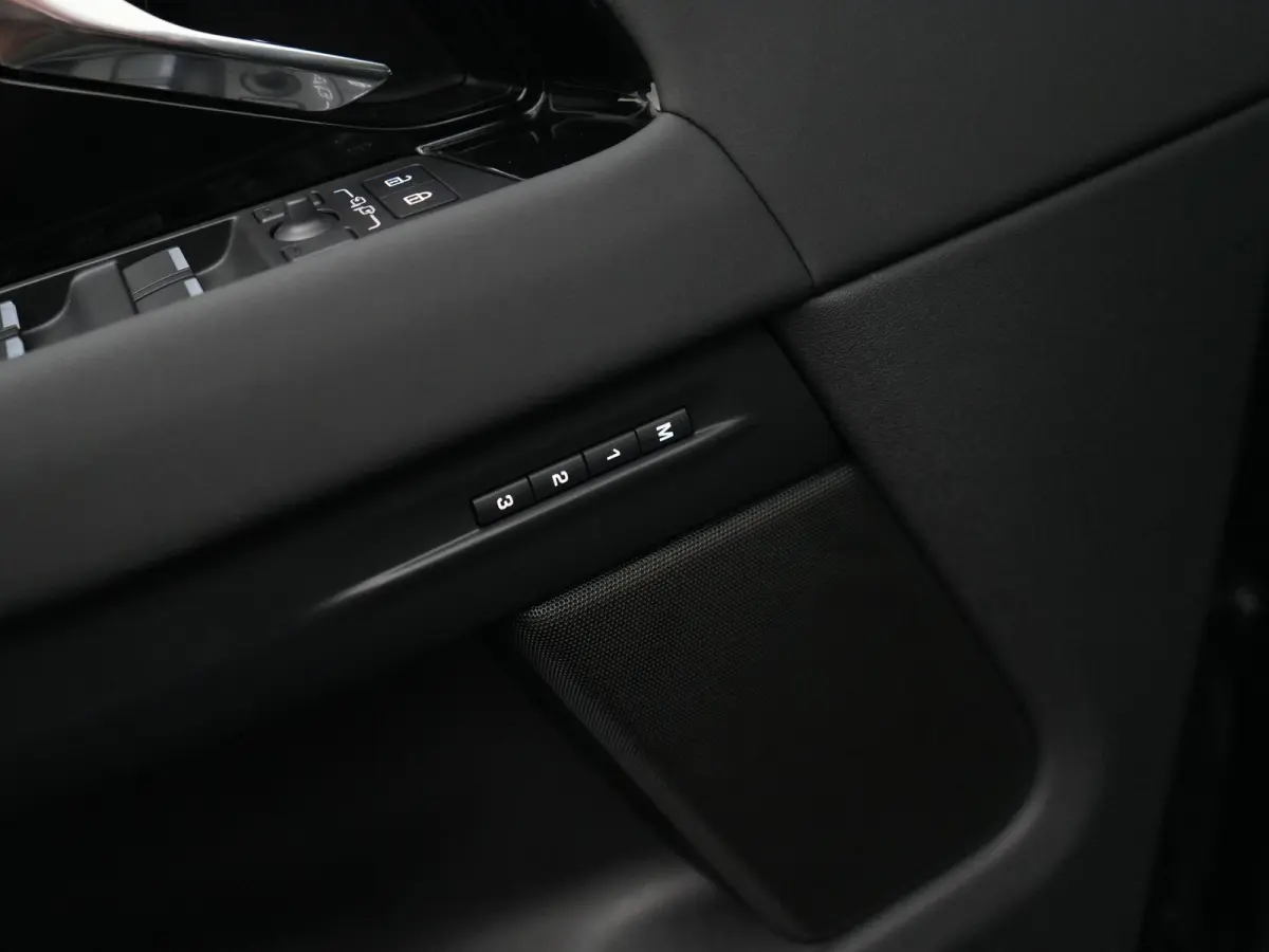 1.5 P270e PHEV Business Dynamic Edition | Cold Climate Pack | Black Exterior Pack | Elektrische Trekhaak |
