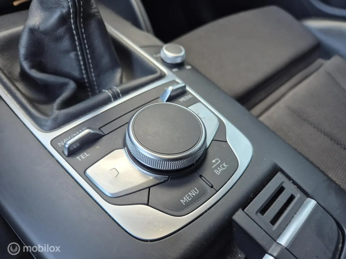 1.0 TFSI Sport S-LINE RIJKLAAR! 18" NAVI