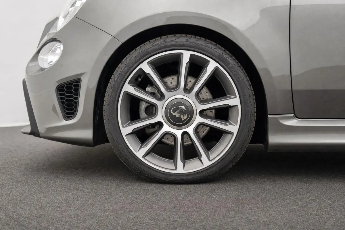595 1.4 T-Jet Abarth 165pk Turismo | Navigatie | Lederen bekleding | Climate Control | LMV 17"|