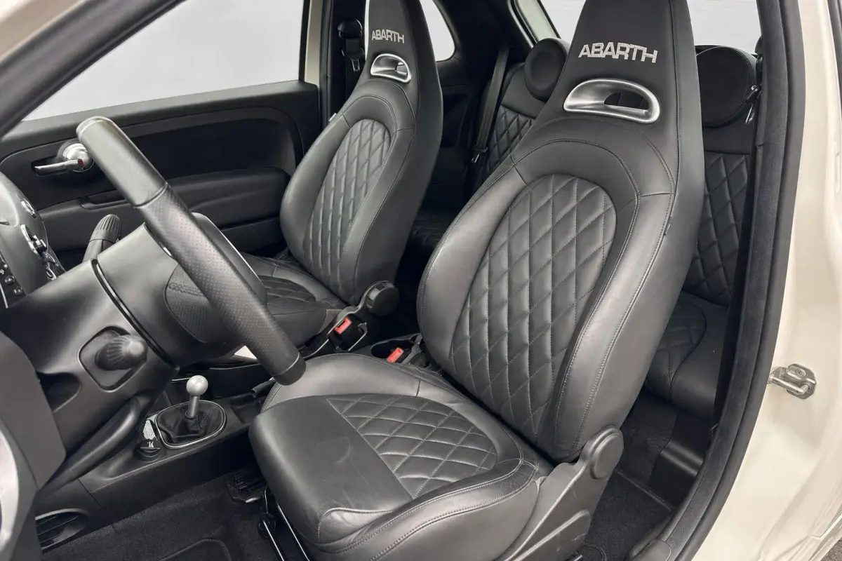 595 1.4 T-Jet Abarth 165pk Turismo | Navigatie | Lederen bekleding | Climate Control | LMV 17"|