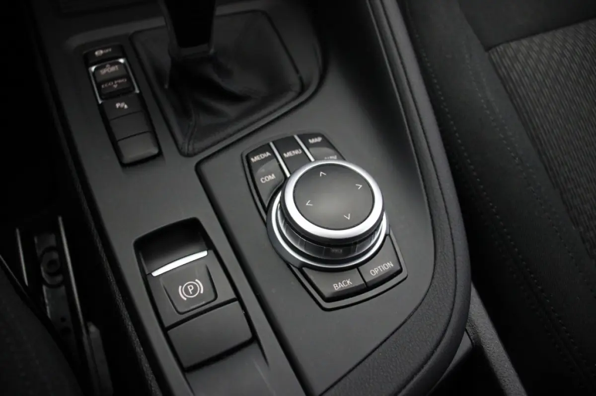 sDrive18i Business Edition Automaat - Carplay, Camera, Headup Display, Cruise