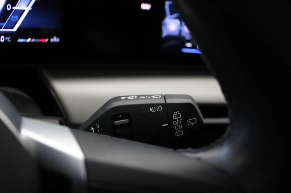 218i Automaat - Digitaal Cockpit, Carplay, Camera, Cruise