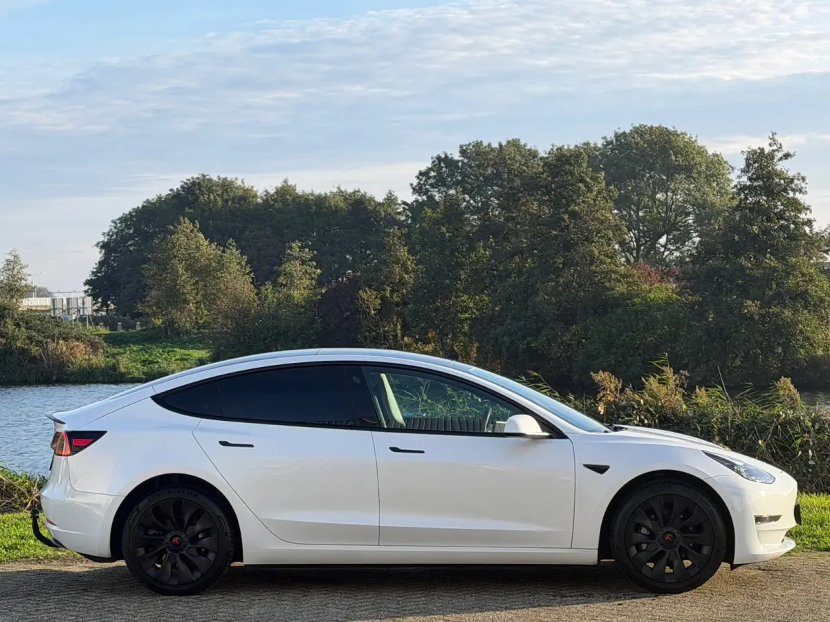 Long Range AWD 75 kWh - Pearl White - Panorama/Leder/Trekhaak - SoH 93%