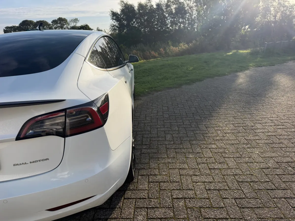 Long Range AWD 75 kWh - Pearl White - Panorama/Leder/Trekhaak - SoH 93%