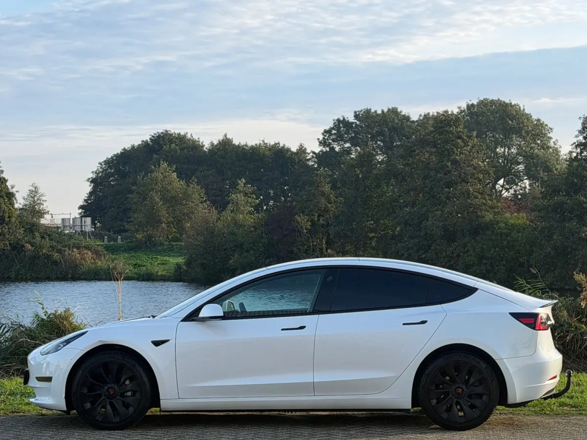 Long Range AWD 75 kWh - Pearl White - Panorama/Leder/Trekhaak - SoH 93%