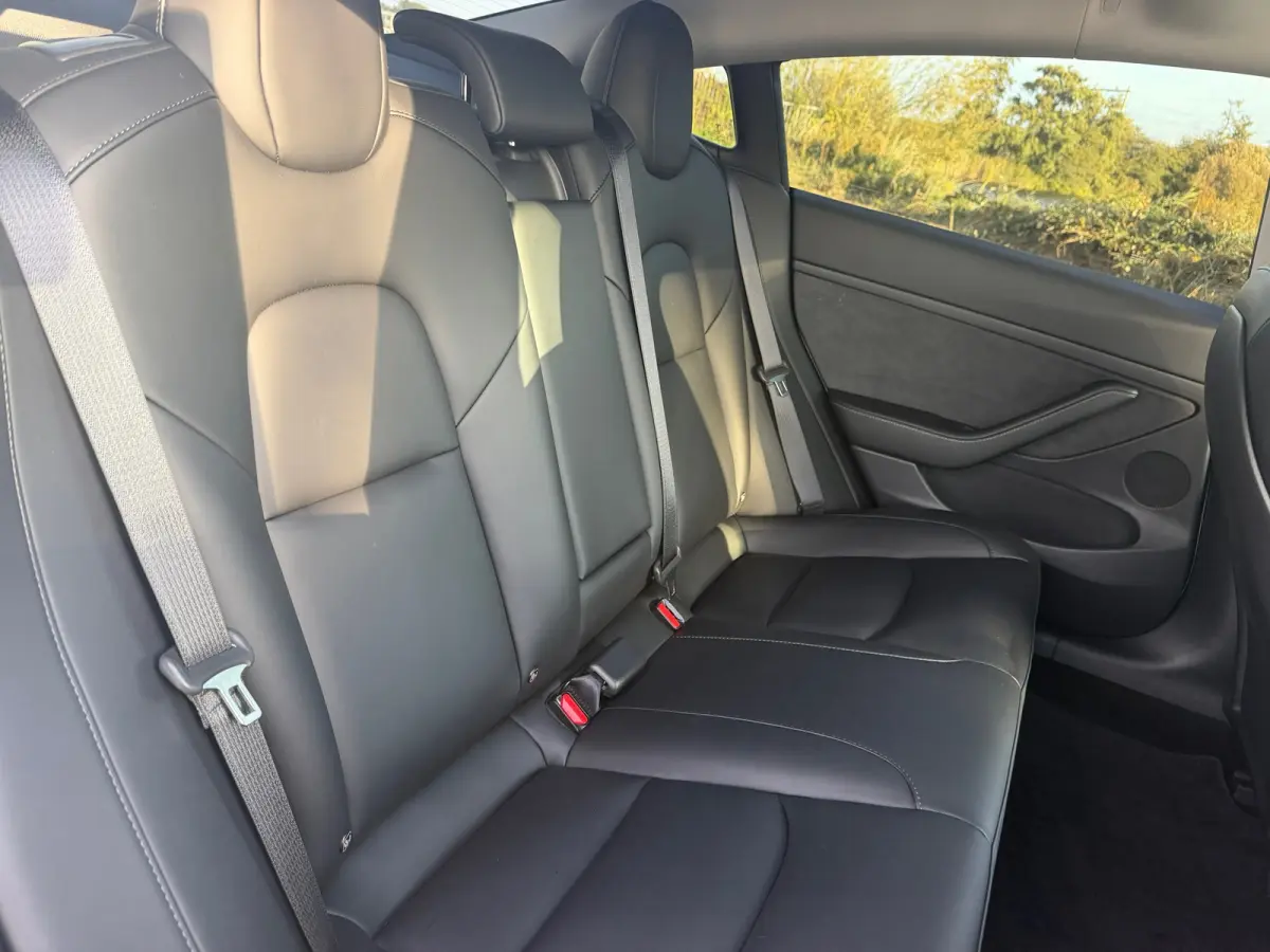 Long Range AWD 75 kWh - Pearl White - Panorama/Leder/Trekhaak - SoH 93%