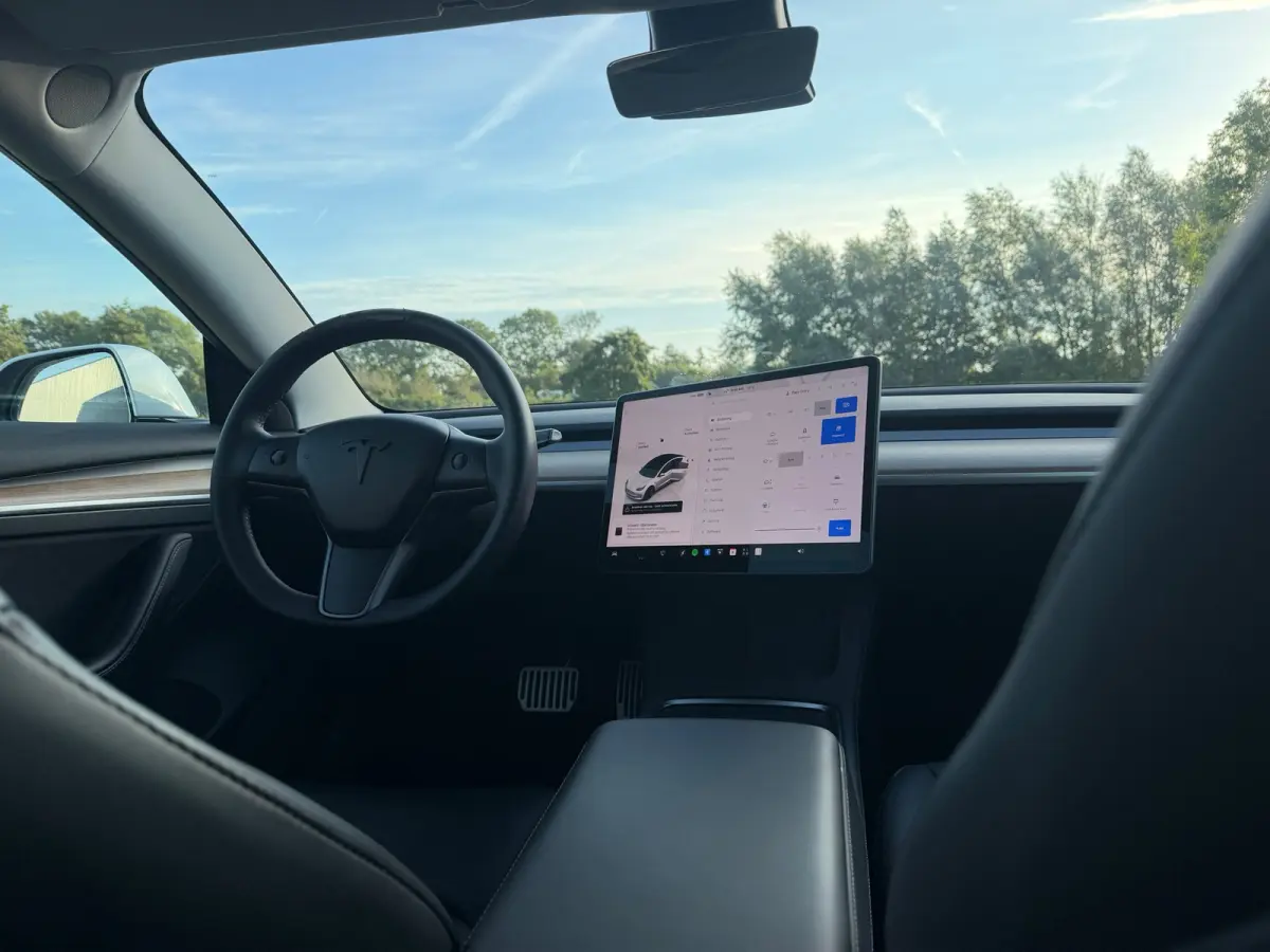 Long Range AWD 75 kWh - Pearl White - Panorama/Leder/Trekhaak - SoH 93%