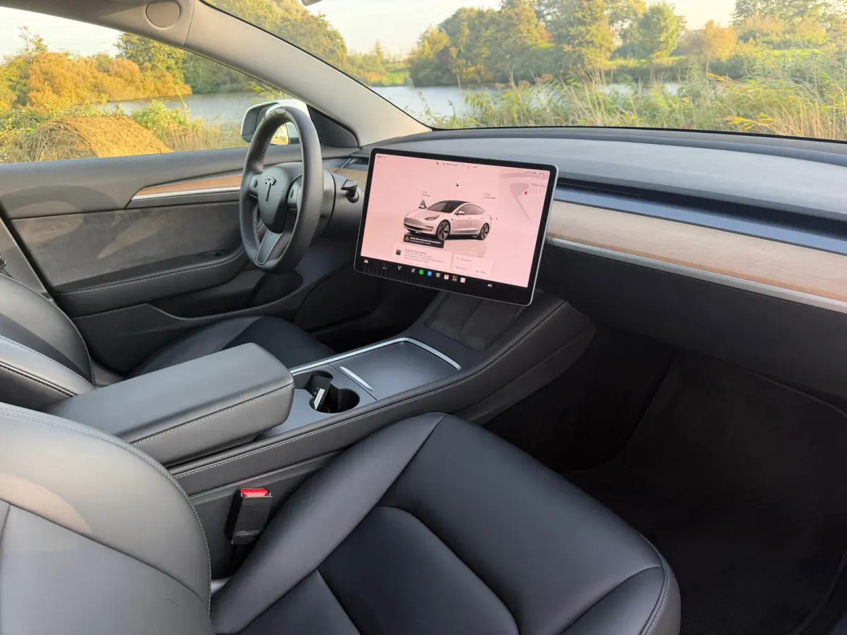 Long Range AWD 75 kWh - Pearl White - Panorama/Leder/Trekhaak - SoH 93%