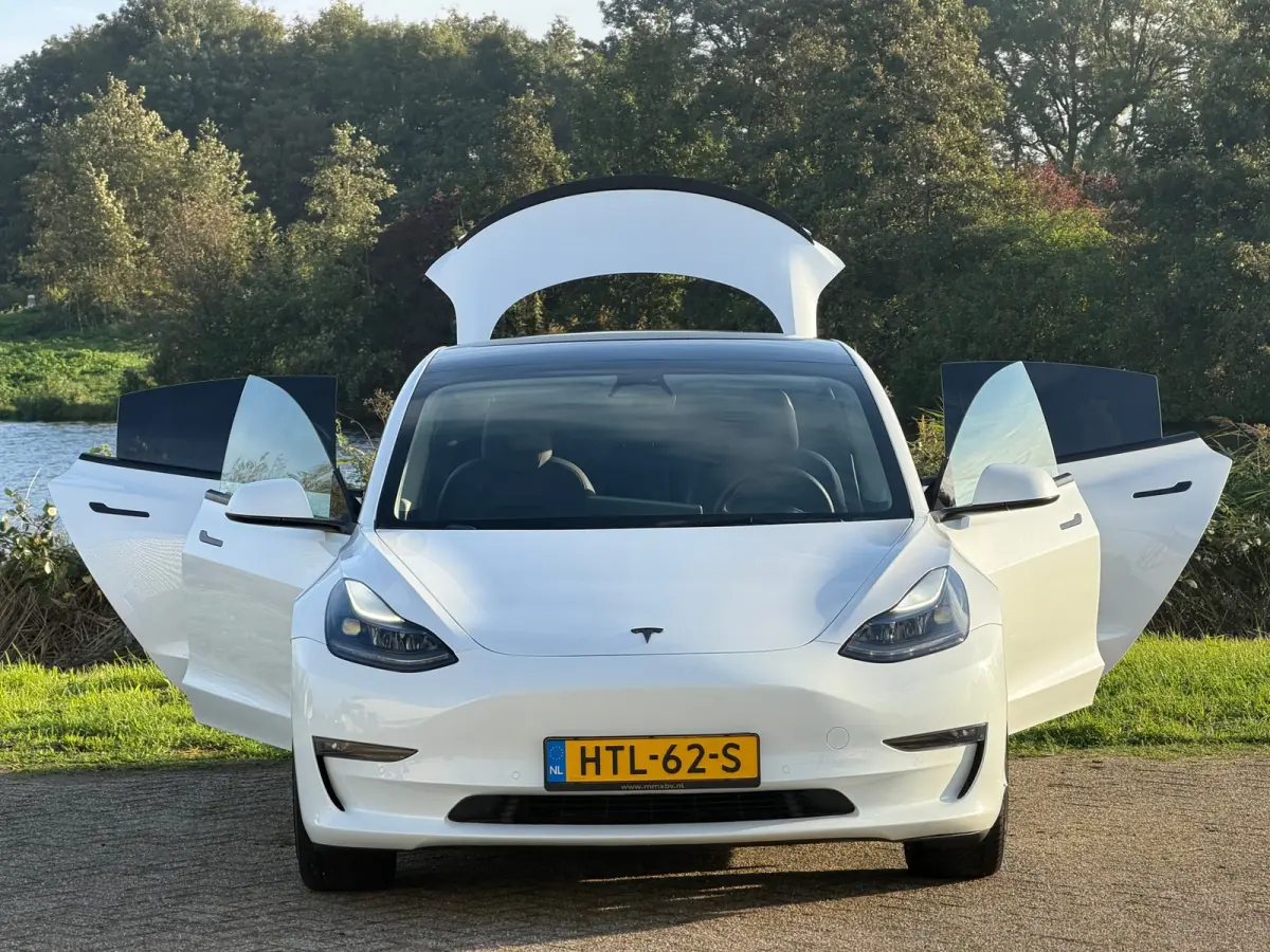 Long Range AWD 75 kWh - Pearl White - Panorama/Leder/Trekhaak - SoH 93%