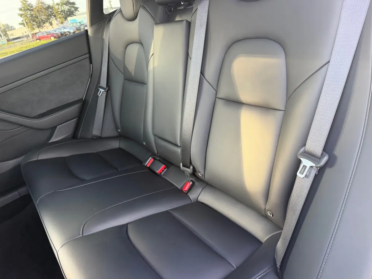 Long Range AWD 75 kWh - Pearl White - Panorama/Leder/Trekhaak - SoH 93%