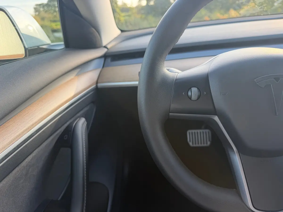 Long Range AWD 75 kWh - Pearl White - Panorama/Leder/Trekhaak - SoH 93%