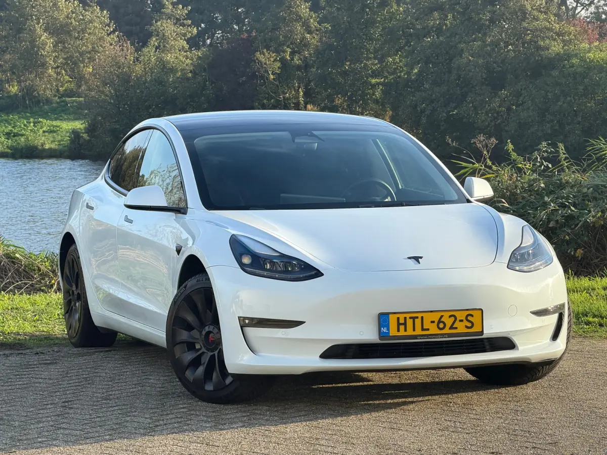 Long Range AWD 75 kWh - Pearl White - Panorama/Leder/Trekhaak - SoH 93%