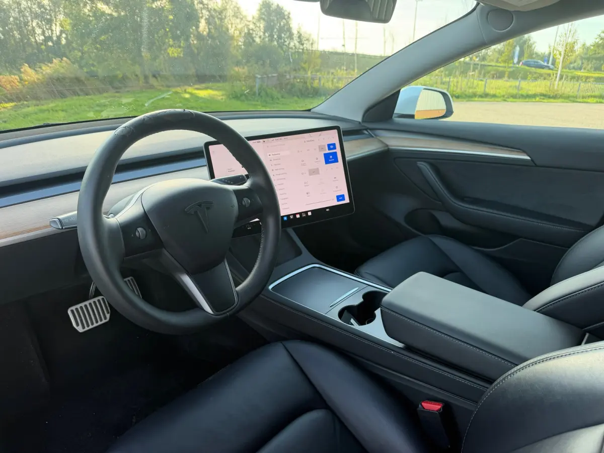 Long Range AWD 75 kWh - Pearl White - Panorama/Leder/Trekhaak - SoH 93%