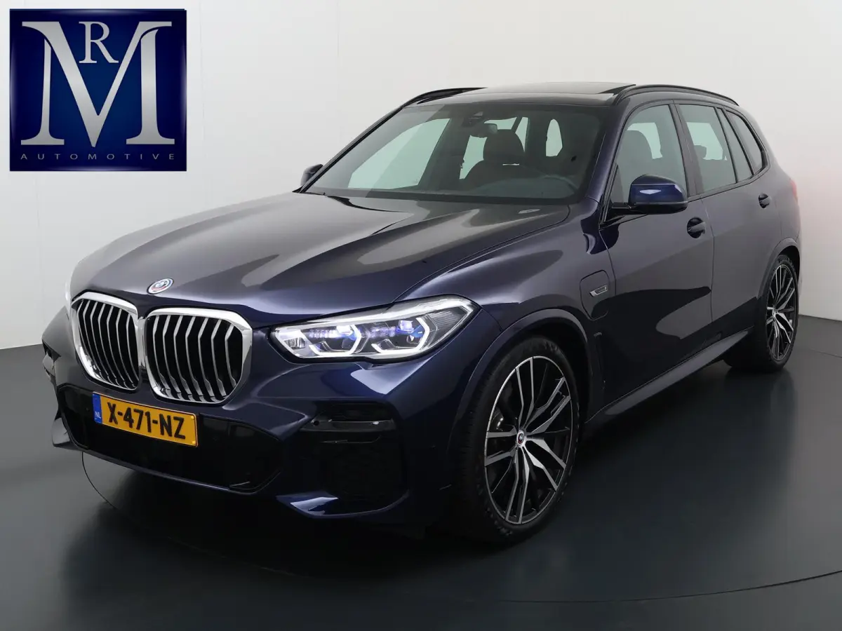 xDrive45e High Executive BOMVOL! | PANO | HARMAN KARDON | LASER LED | ELEK. ACHTER KLEP | ELEK. TREKHAAK | STOELVERWARMING | ELEK. MEM. SEAT | ACHTERUITRIJCAMERA | 22'' VELGEN | RIJKLAAR PRI
