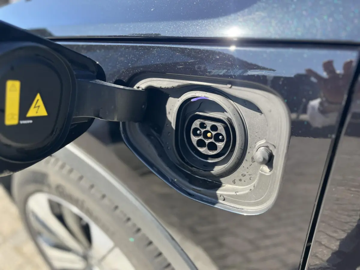 T4 Plug-in hybrid Ultimate Dark | Panoramadak | Trekhaak | Harman / Kardon | Power Seats |