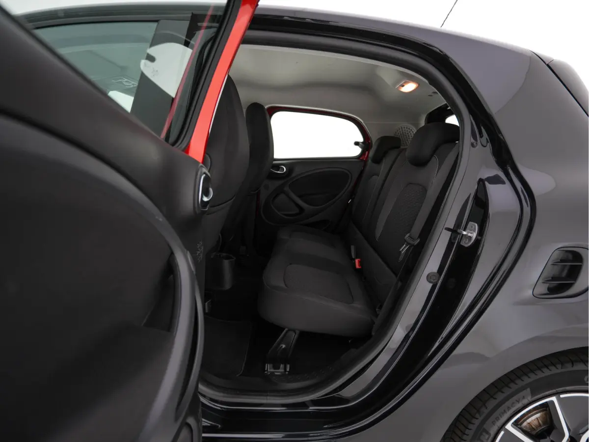 EQ Passion 18 kWh (3-Fase-22kW) {SoH-95%} Aut.*FACE-LIFT | LED-LIGHTS | HEATED-COMFORTSEATS | CRUISE | ECC | DAB | SMART-AUDIO | COOL/AUDIO-PACK | 15"ALU*