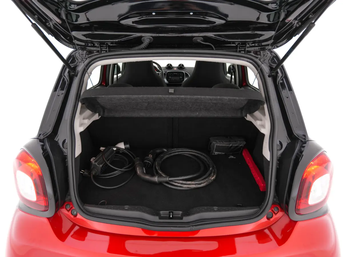 EQ Passion 18 kWh (3-Fase-22kW) {SoH-95%} Aut.*FACE-LIFT | LED-LIGHTS | HEATED-COMFORTSEATS | CRUISE | ECC | DAB | SMART-AUDIO | COOL/AUDIO-PACK | 15"ALU*