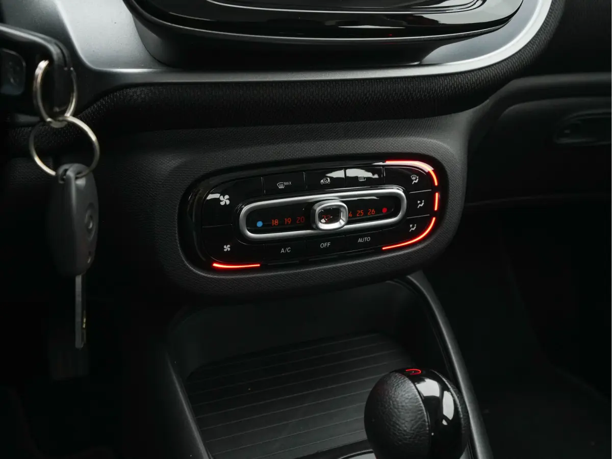 EQ Passion 18 kWh (3-Fase-22kW) {SoH-95%} Aut.*FACE-LIFT | LED-LIGHTS | HEATED-COMFORTSEATS | CRUISE | ECC | DAB | SMART-AUDIO | COOL/AUDIO-PACK | 15"ALU*